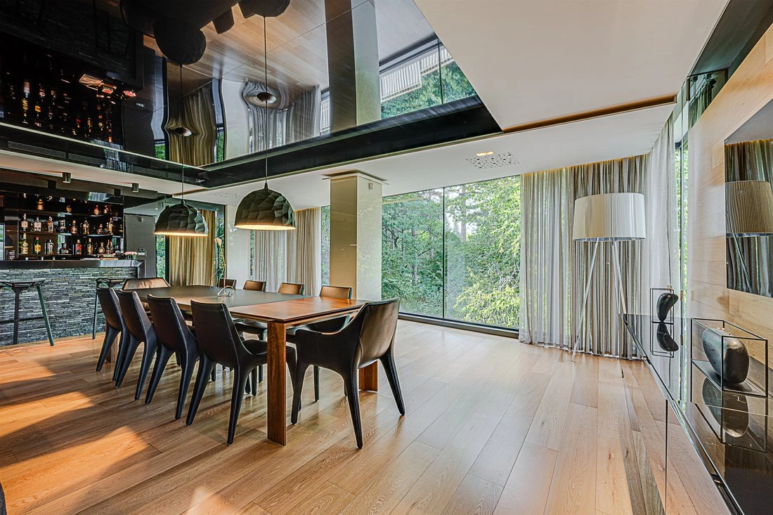 Просторная 5-комнатная квартира в Софии, Болгария