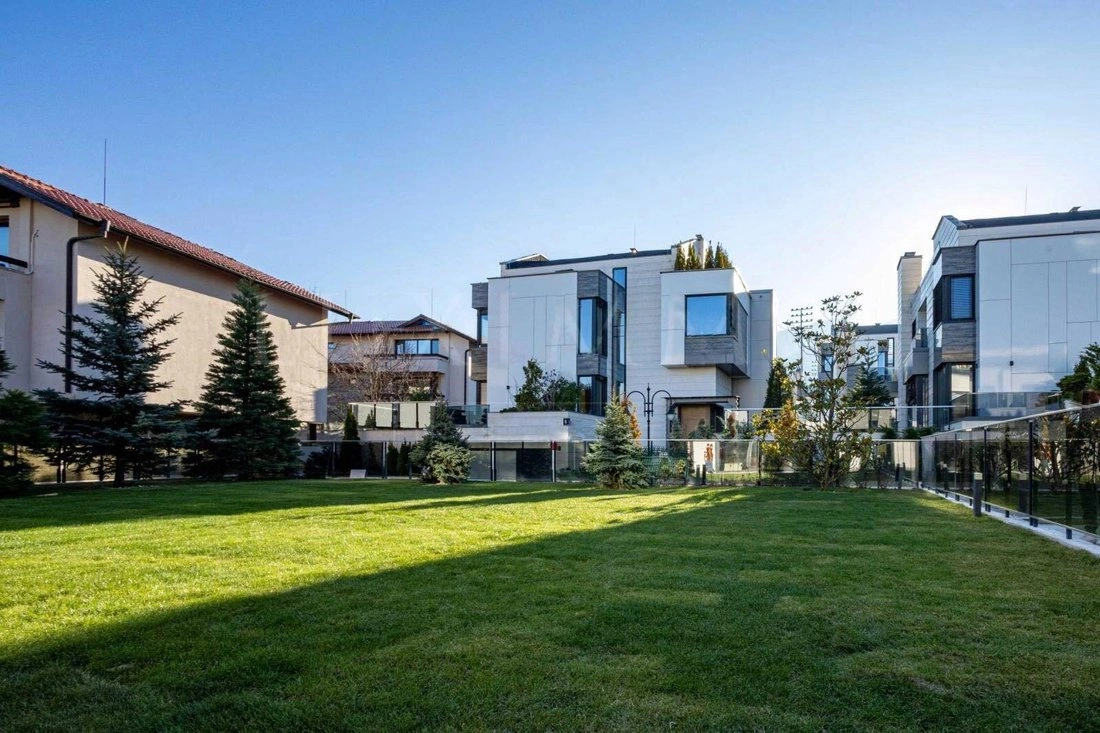 Просторный 5-спальный дом в Софии, Болгария