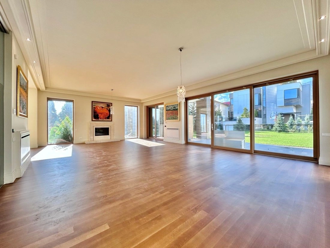 Просторный 5-спальный дом в Софии, Болгария