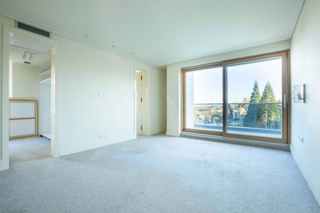 Просторный 5-спальный дом в Софии, Болгария