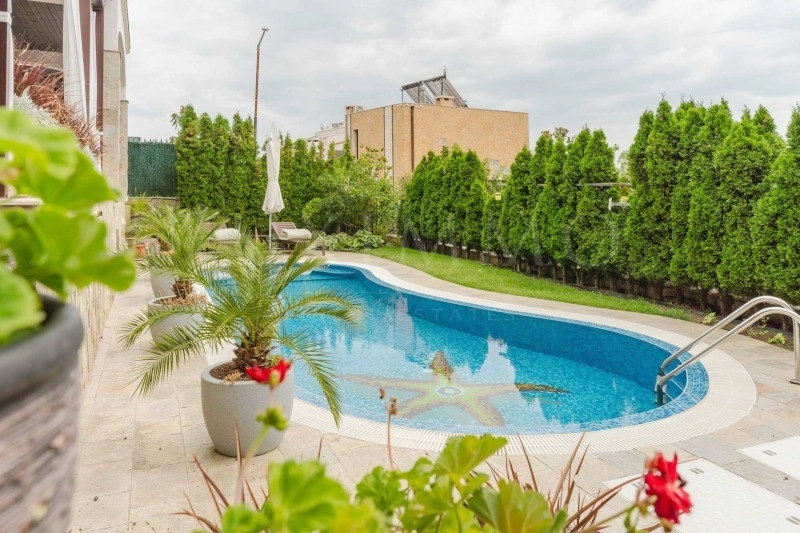 Просторный дом с тремя спальнями в Созополе, Болгария