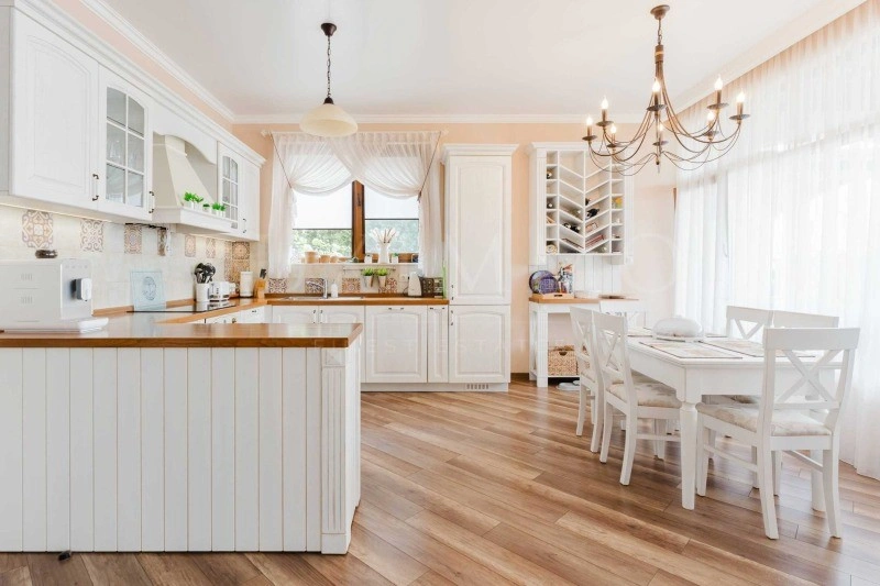 Просторный дом с тремя спальнями в Созополе, Болгария