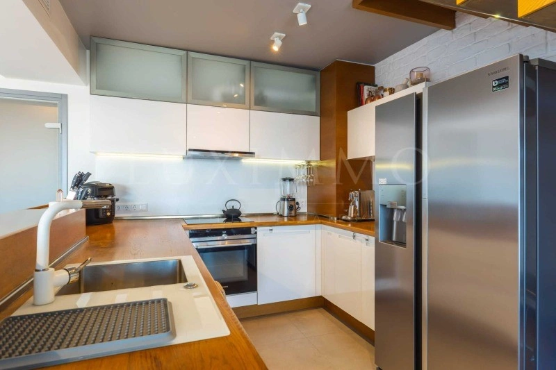 Современный дуплекс с двумя спальнями в Бургасе, Болгария