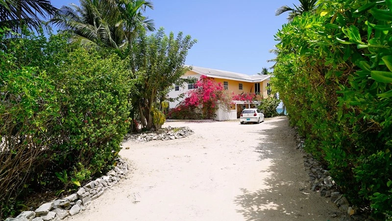 Дом 1592 m2 с открытым бассейном в Нассау, Багамы