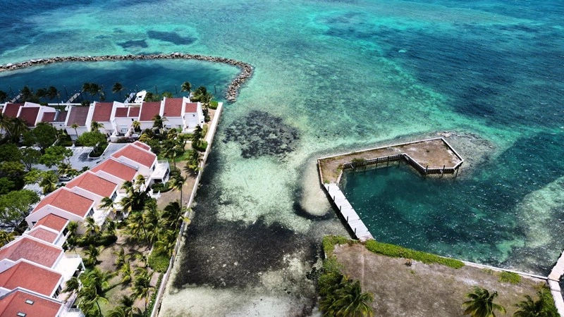 Дом 1592 m2 с открытым бассейном в Нассау, Багамы