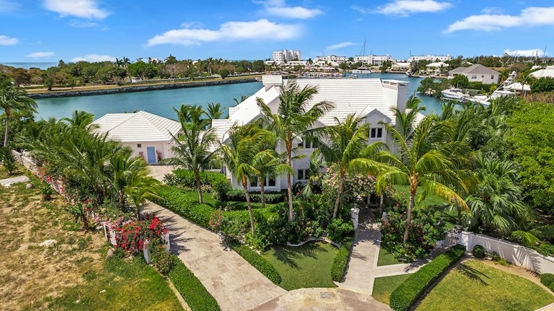 Дом 697 m2 с террасой в Нассау, Багамы