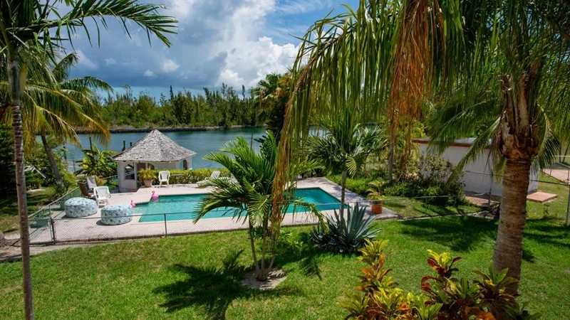 Дом с садом в Фрипорте, Багамы