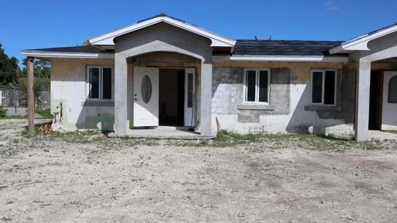 Дом с балконом в Фрипорте, Багамы