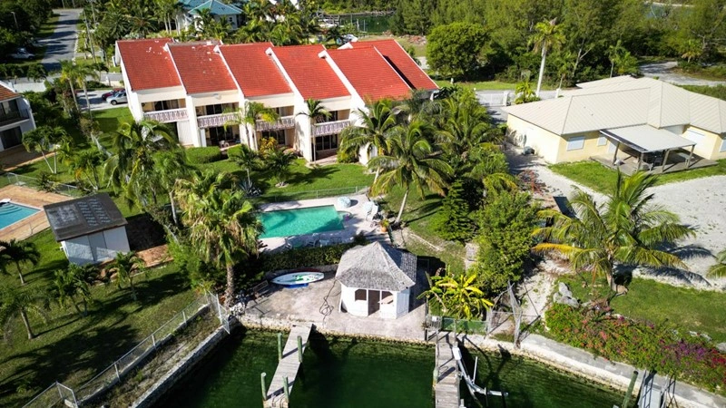 Дом 3+1 с садом в Фрипорте, Багамы