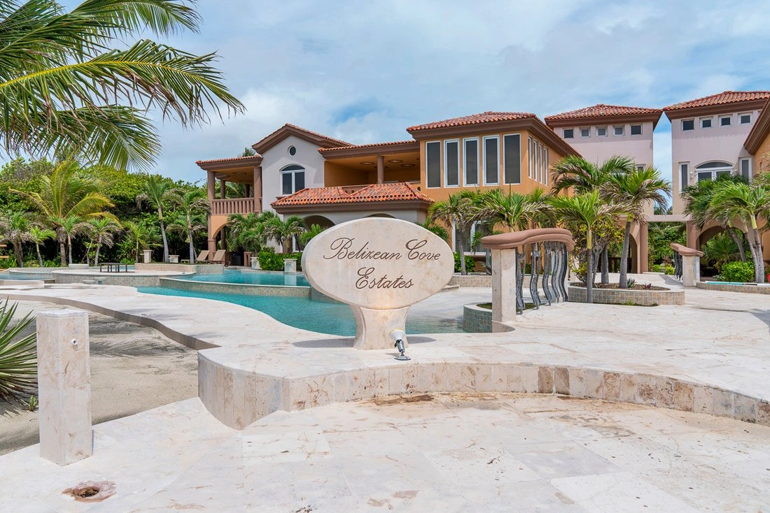 Вилла 3+1 с открытым бассейном в Сан-Педро