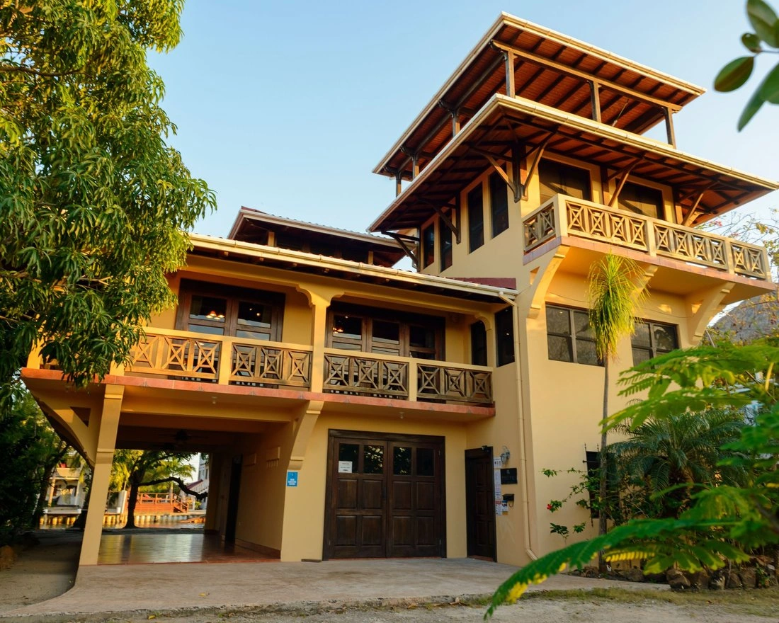 Дом 372 m2 с садом в Пласенсии, Белиз