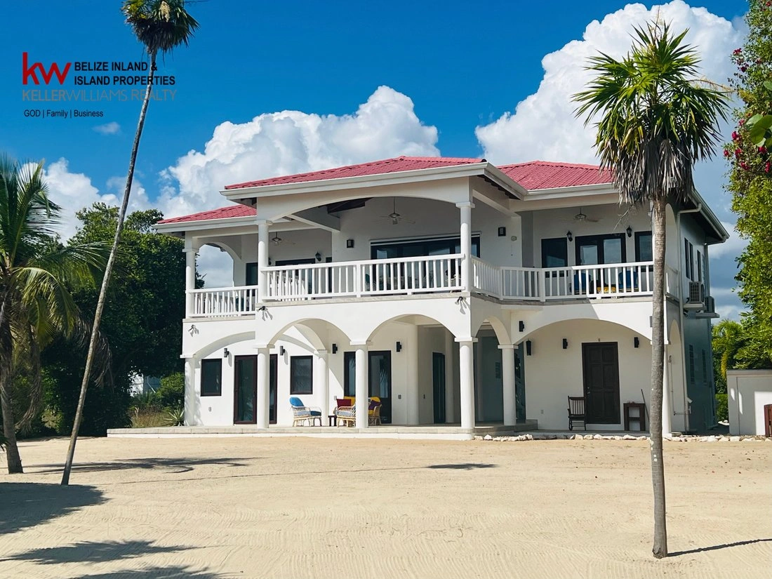 Дом 4+1 с гардеробной в Пласенсии, Белиз