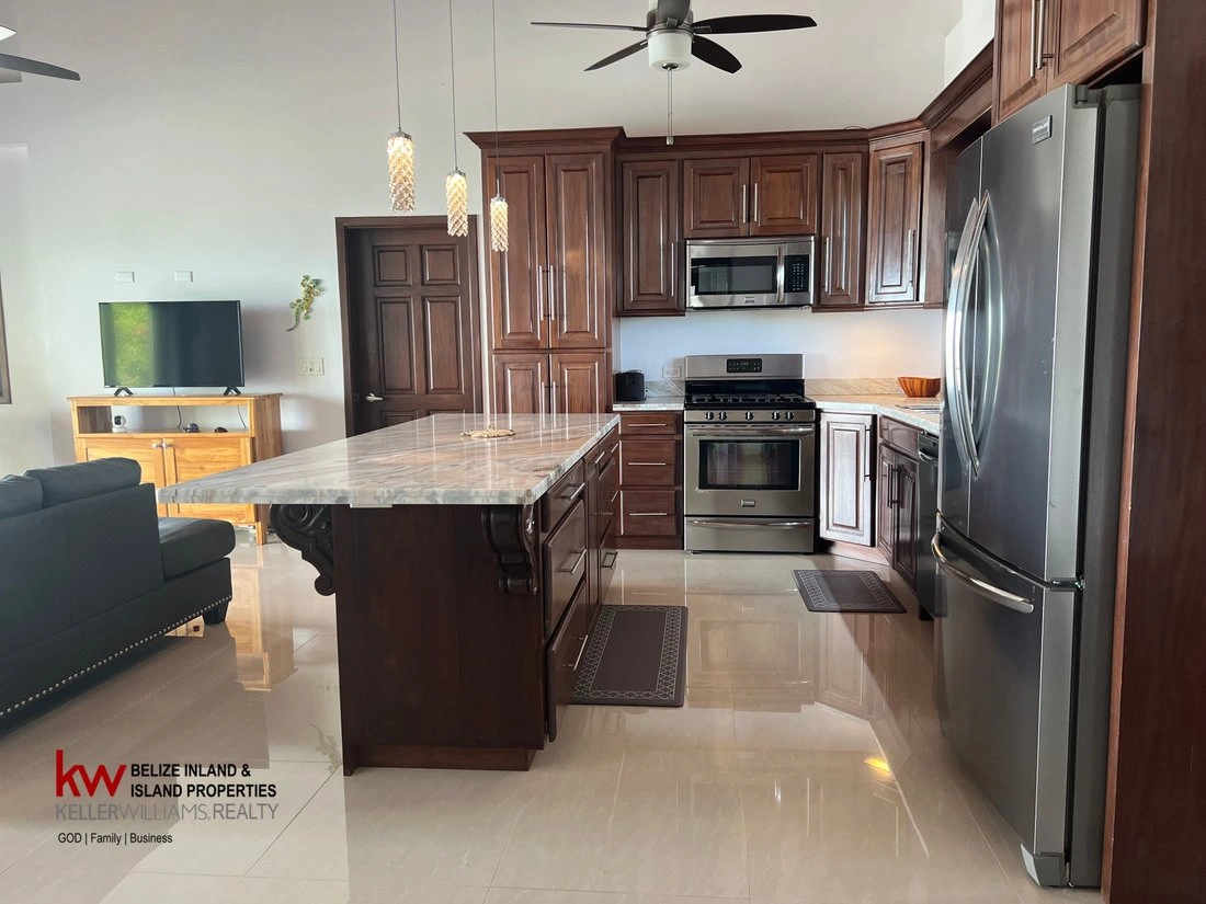 Дом 457 m2 с видом на горы в Пласенсии, Белиз