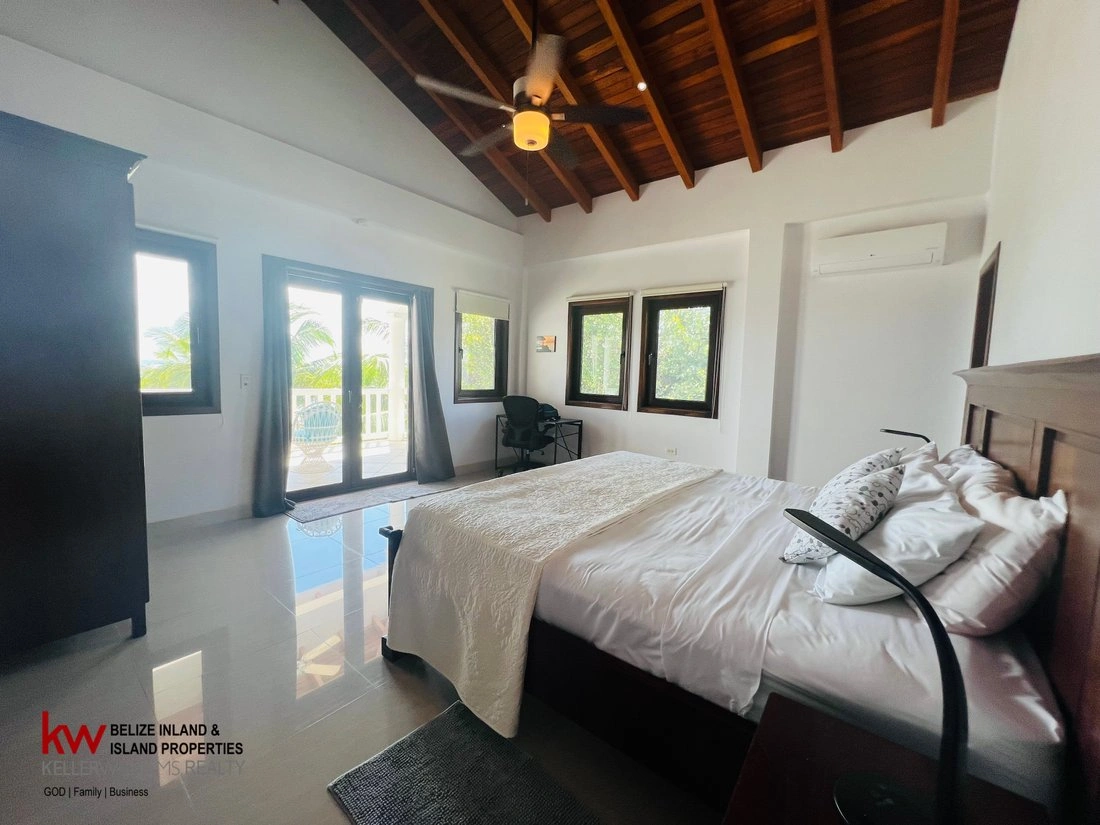 Дом 4+1 с гардеробной в Пласенсии, Белиз