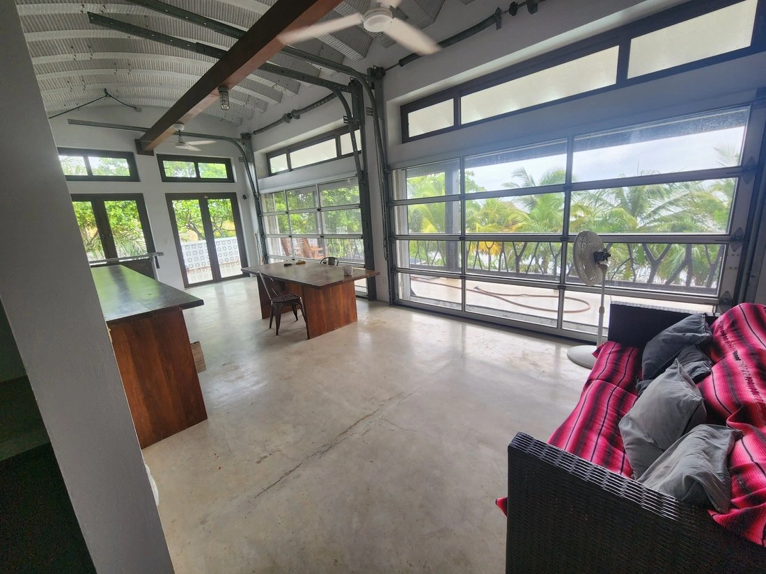 Дом 300 м² с открытым бассейном в Пласенсии, Белиз