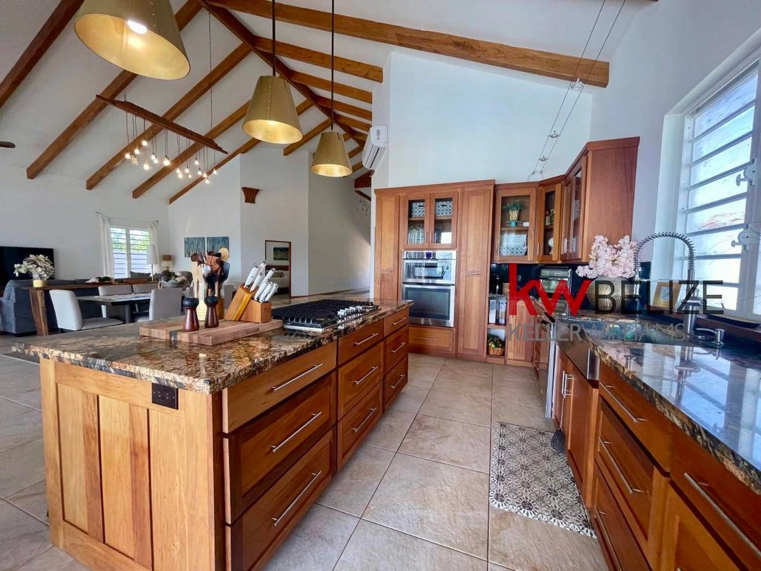 Дом 233 m2 с террасой в Пласенсии, Белиз