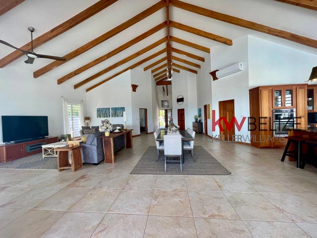 Дом 2+1 с видом на море в Пласенсии, Белизе