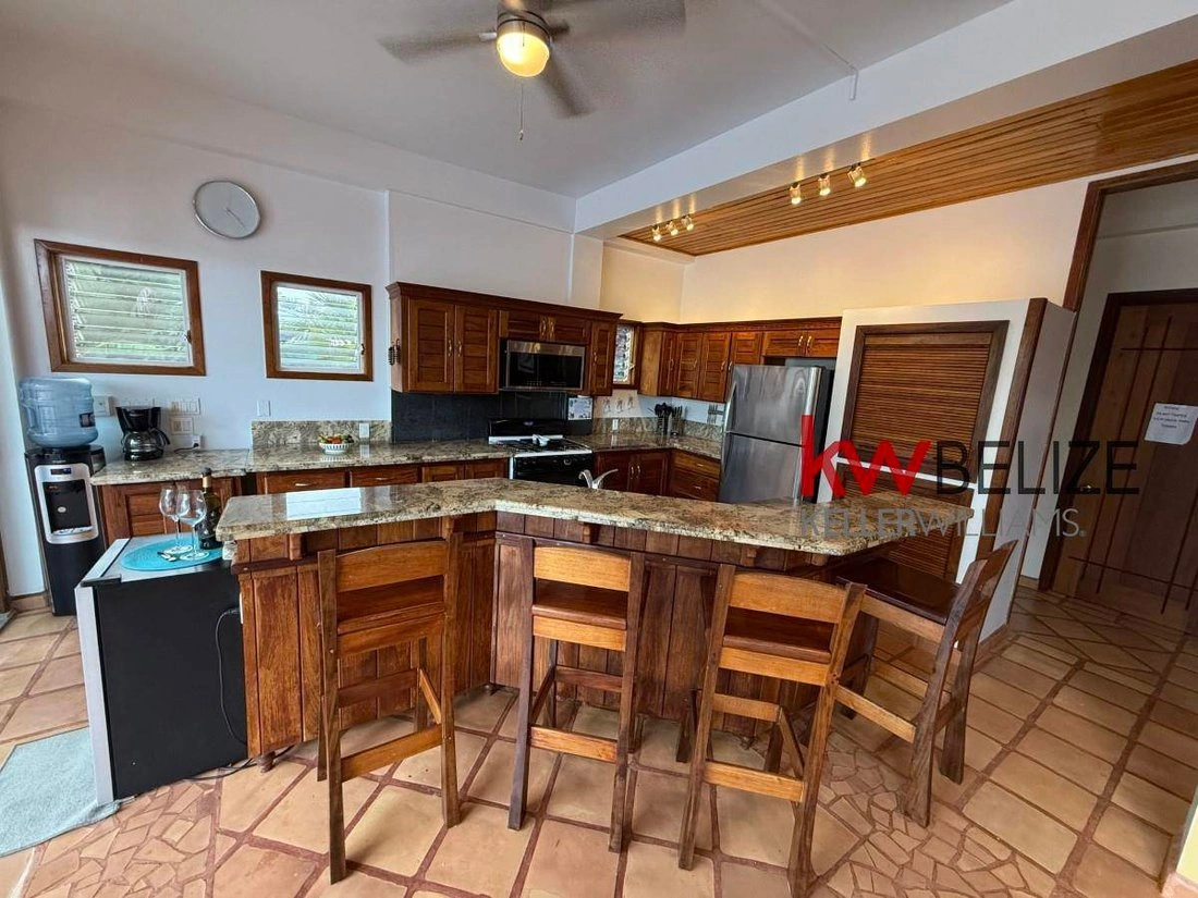 Вилла 6+1 с видом на океан в Пласенсии, Белиз