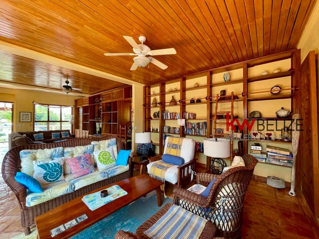 Вилла 6+1 с видом на океан в Пласенсии, Белиз