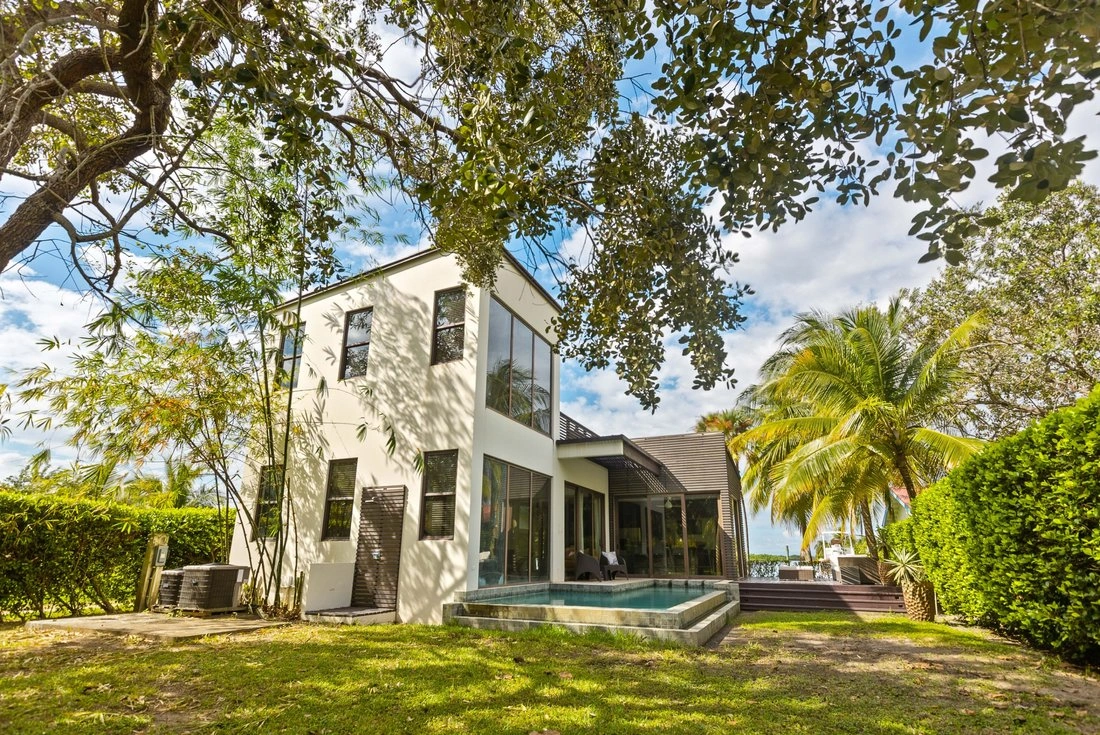 Вилла 167 m2 с балконом в Пласенции, Белизе