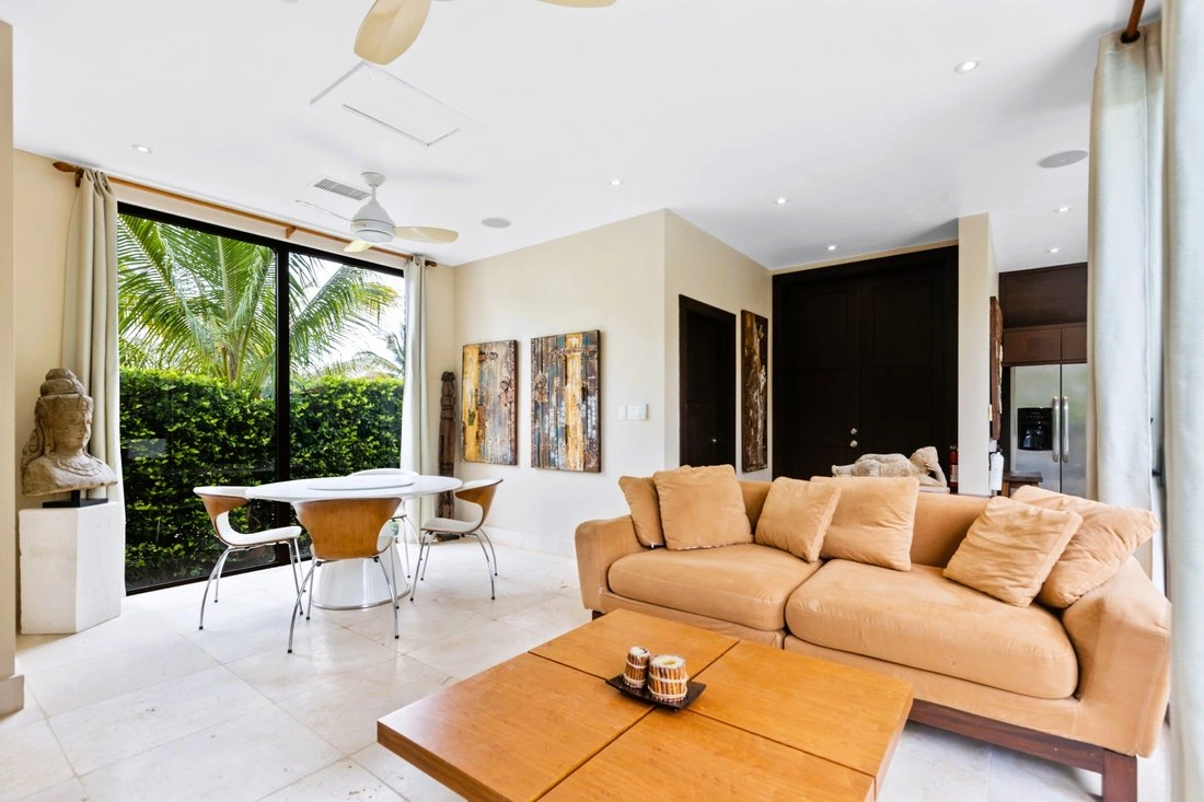 Вилла 167 m2 с балконом в Пласенции, Белизе