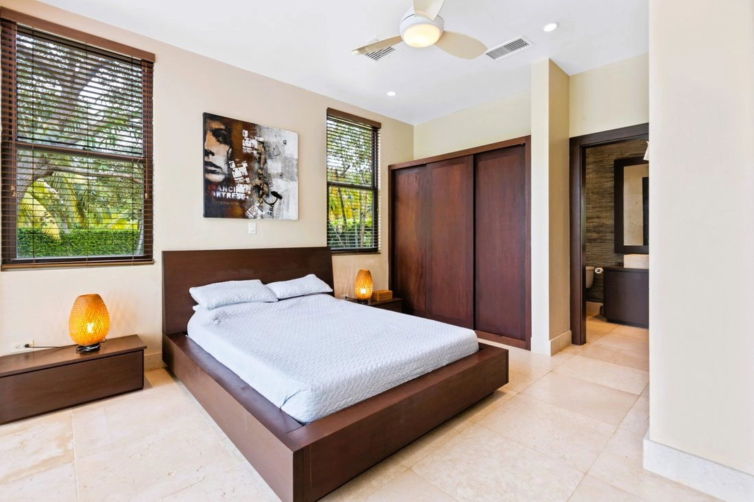 Вилла 167 m2 с балконом в Пласенции, Белизе