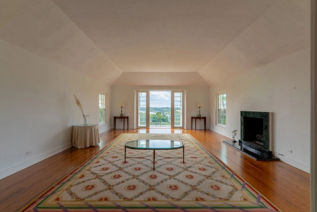 Дом 591 m2 с открытым бассейном в Hamilton City, Bermuda