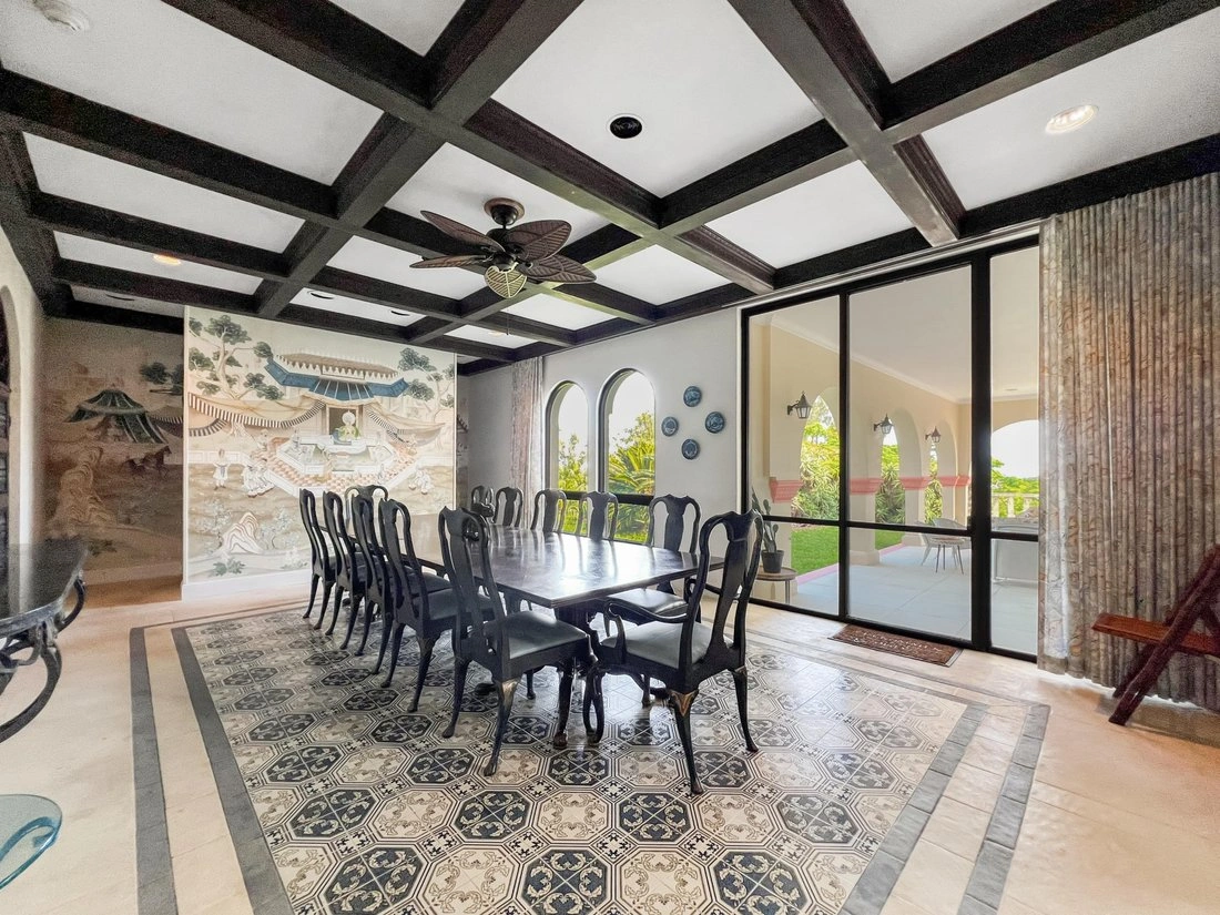 Дом 744 m² с террасой в Hamilton City, Бермуды