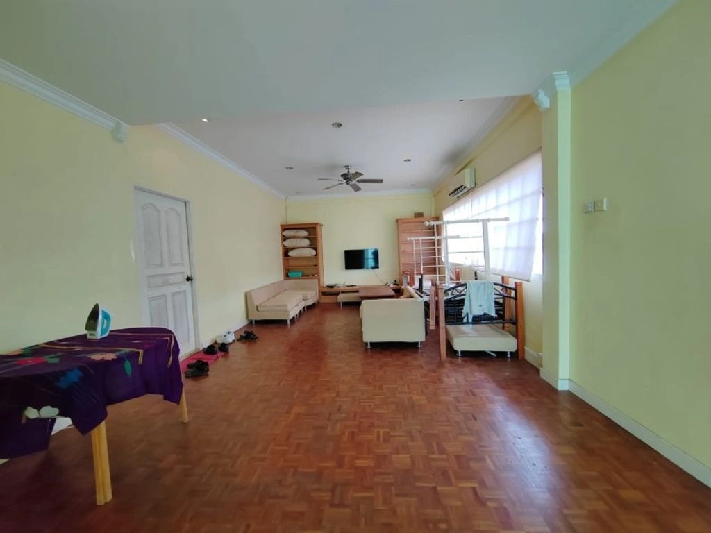 Дом 239 m2 с балконом в Bandar Seri Begawan, Бруней