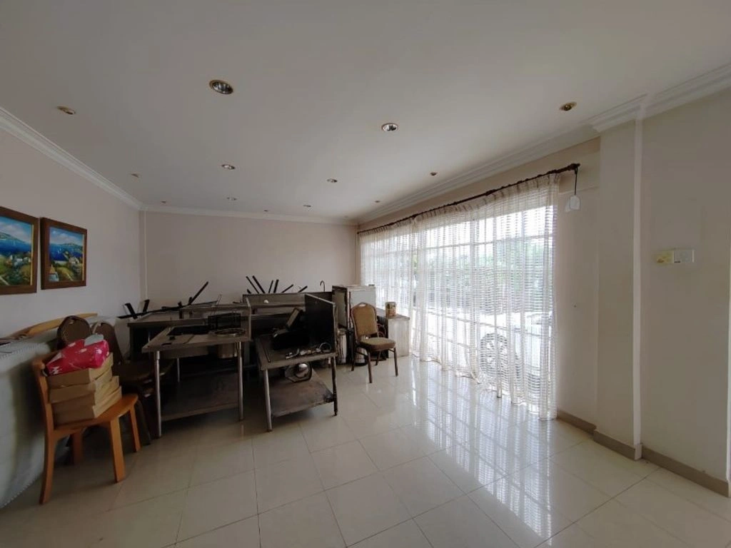 Дом 239 m2 с балконом в Bandar Seri Begawan, Бруней
