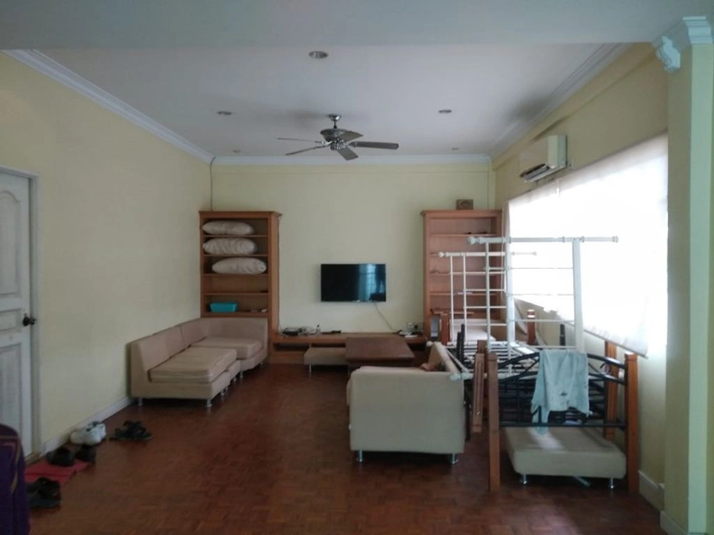Дом 239 m2 с балконом в Bandar Seri Begawan, Бруней
