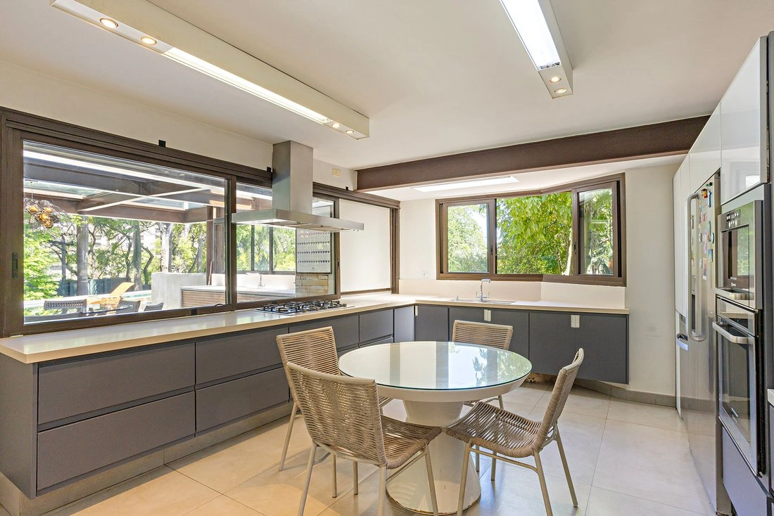 Дом 1000 m2 с лифтом в Сан-Паулу, Бразилия