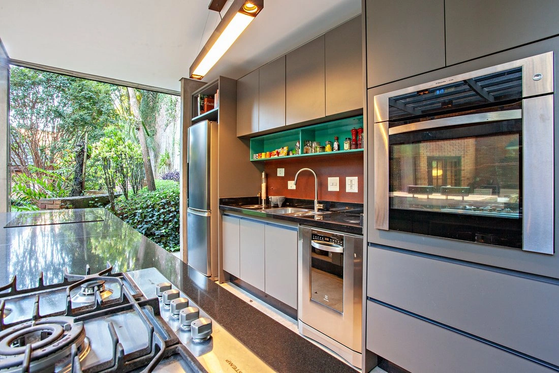 Дом 4+1 с открытым бассейном в Сан-Паулу, Бразилия