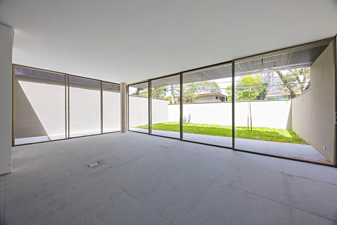 Дом 4+1 в закрытом жилом комплексе в Сан-Паулу, Бразилия