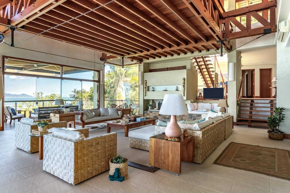 Вилла 5+1 с парковкой во Флорианополисе, Бразилия