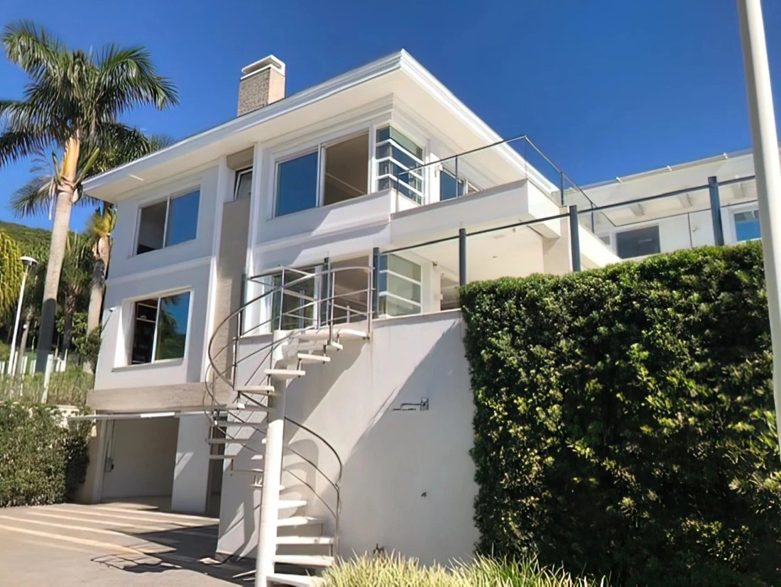 Вилла 6+1 с мебелью во Флорианополисе, Бразилия