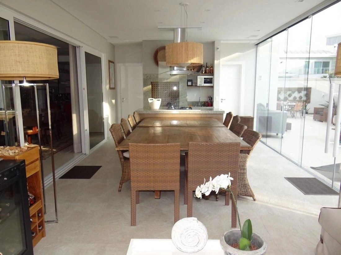 Дом 400 m2 с высокими потолками во Флорианополисе, Бразилия