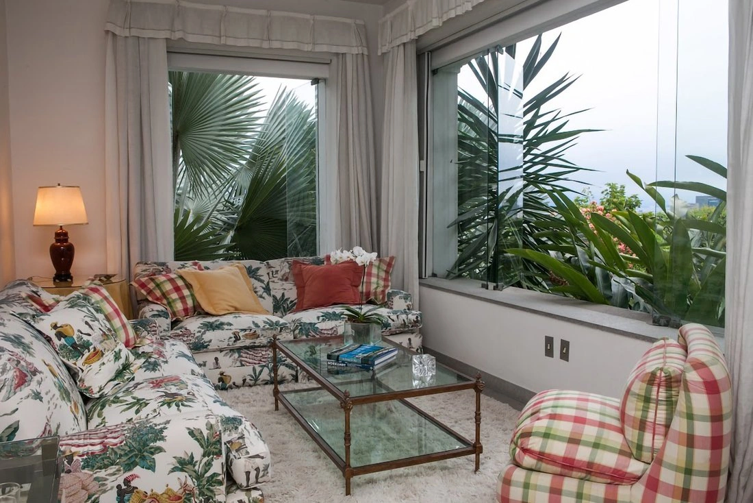 Дом 1425 m2 с гаражом в Рио-де-Жанейро, Бразилия