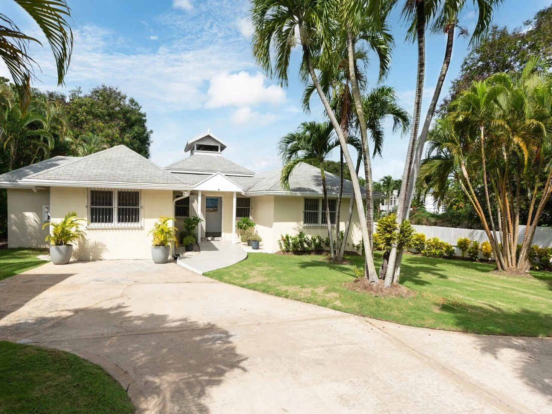 Дом 233 m2 с высокими потолками в Holetown, Барбадос