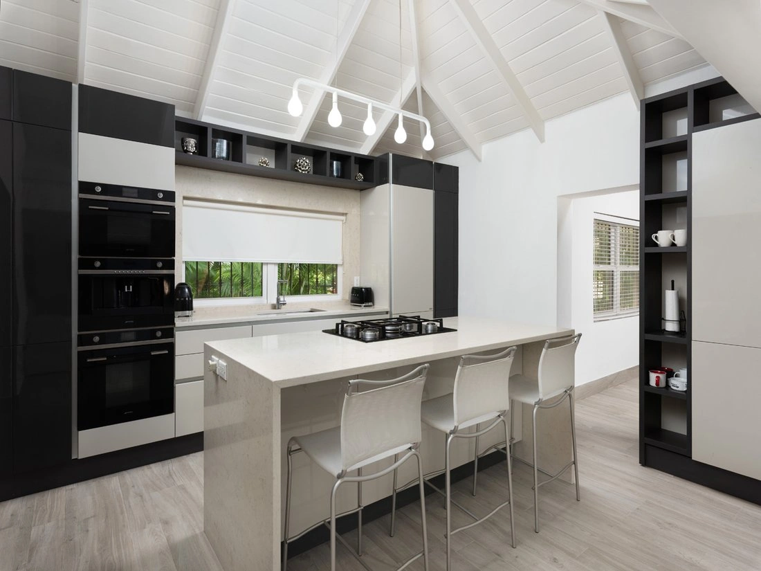 Дом 233 m2 с высокими потолками в Holetown, Барбадос