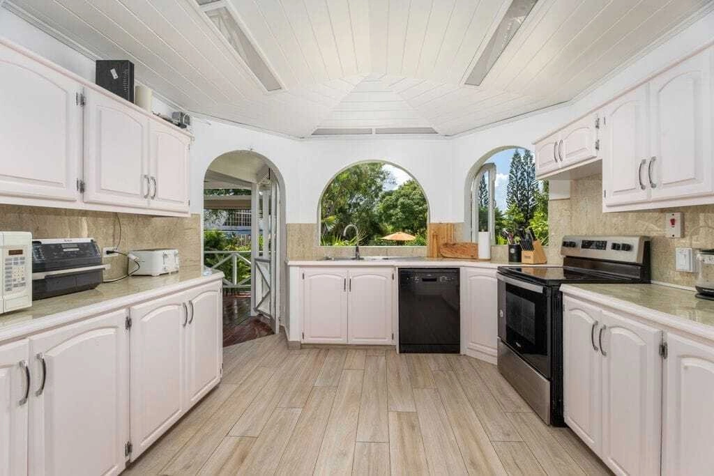 Вилла 460 m2 с парковкой в Бриджтауне, Барбадос