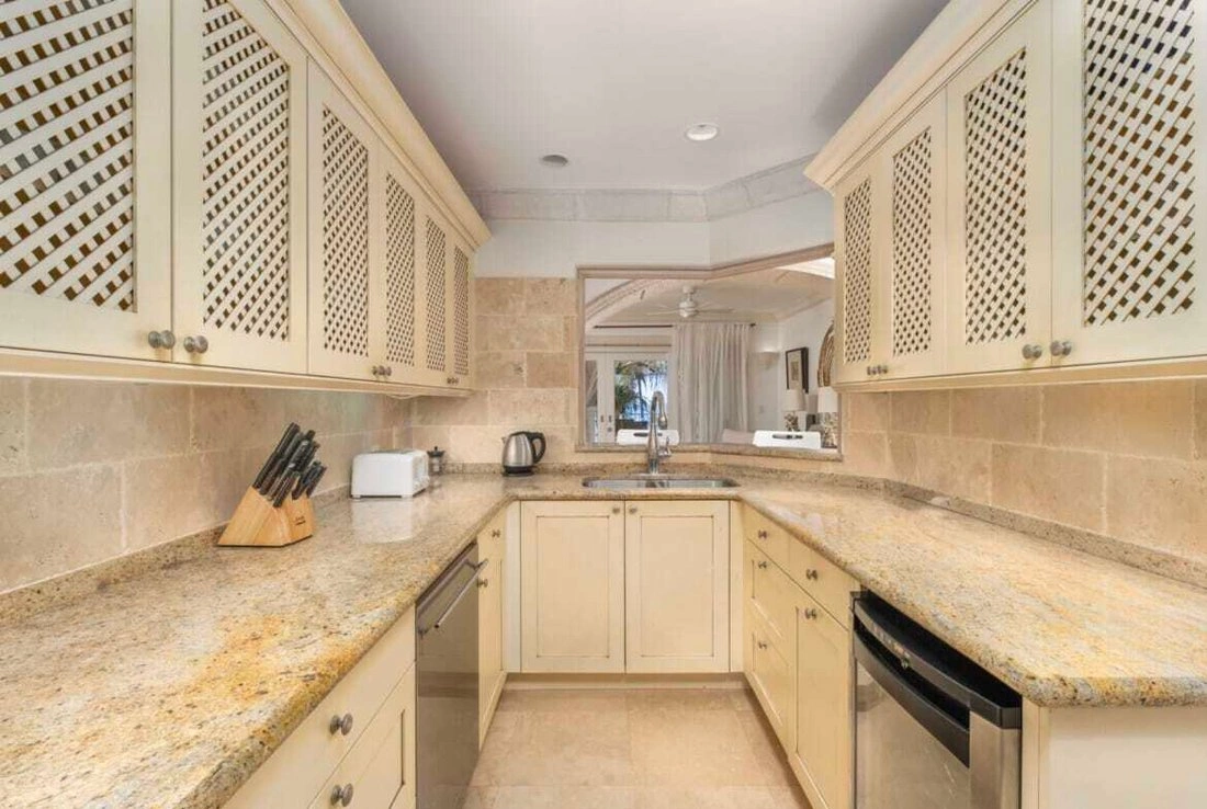 Квартира 251 m2 с открытой парковкой в Бриджтауне, Барбадос