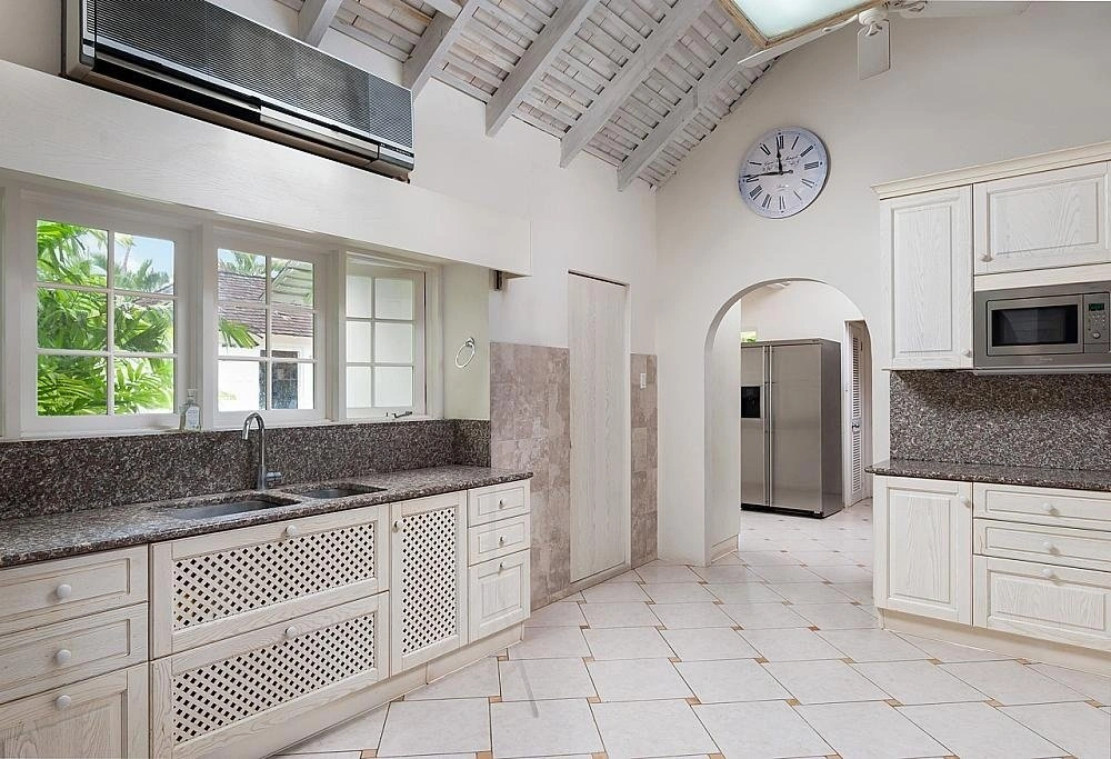 Вилла 692 m2 с видом на море в St. James, Barbados