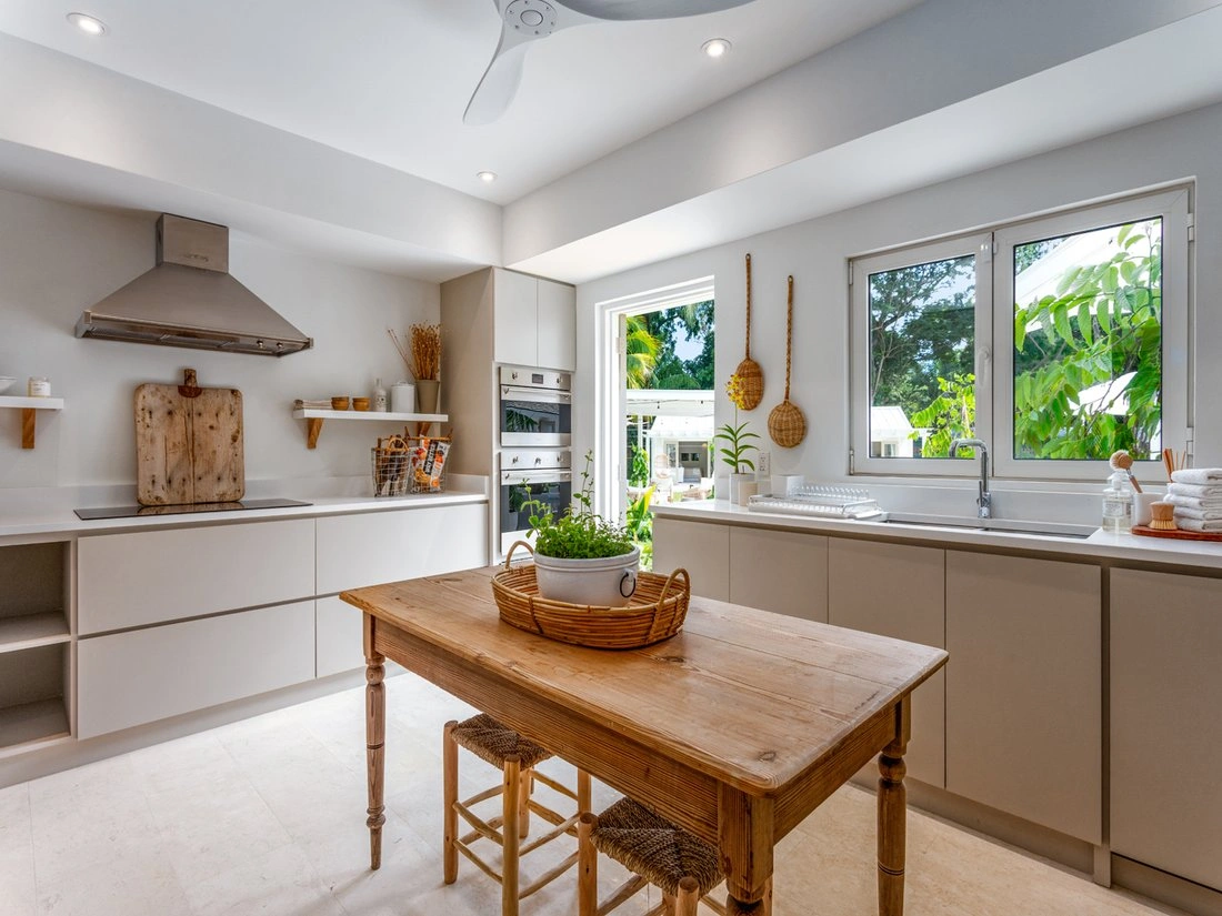 Вилла 378 m2 с открытым бассейном в Сент-Джеймс, Барбадос