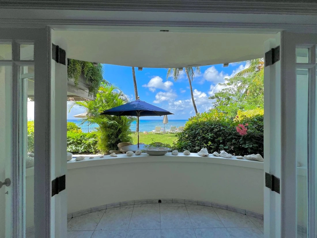 Вилла 2+1 с открытой кухней в Сент-Джеймсе