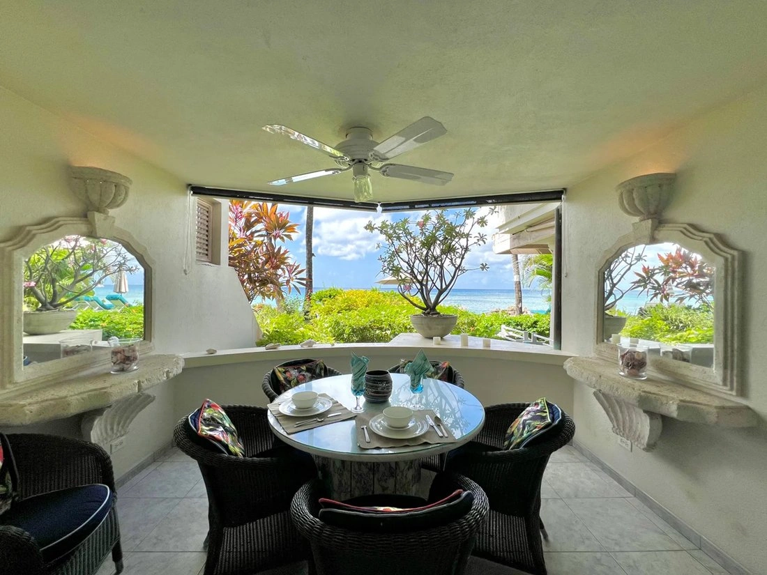 Вилла 2+1 с открытой кухней в Сент-Джеймсе