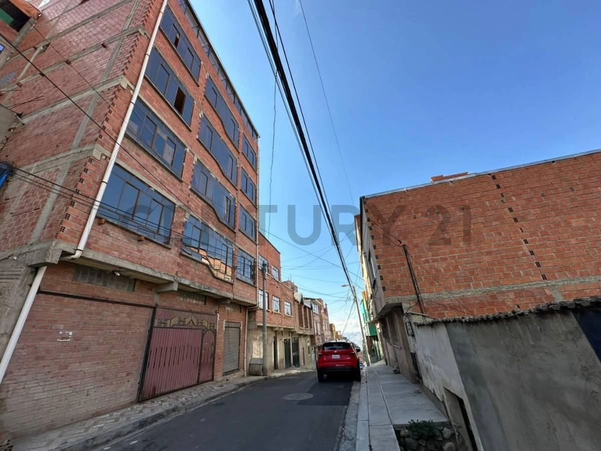 Дом 1440 m2 с открытым бассейном в Ла-Пасе, Боливия