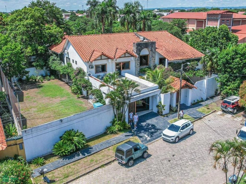 Дом 5+1 с офисом в Санта-Крус-де-ла-Сьерра, Боливия