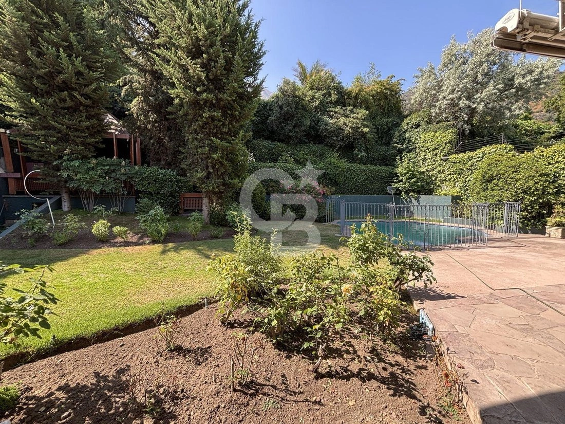 Дом 476 m2 с садом в Сантьяго, Чили