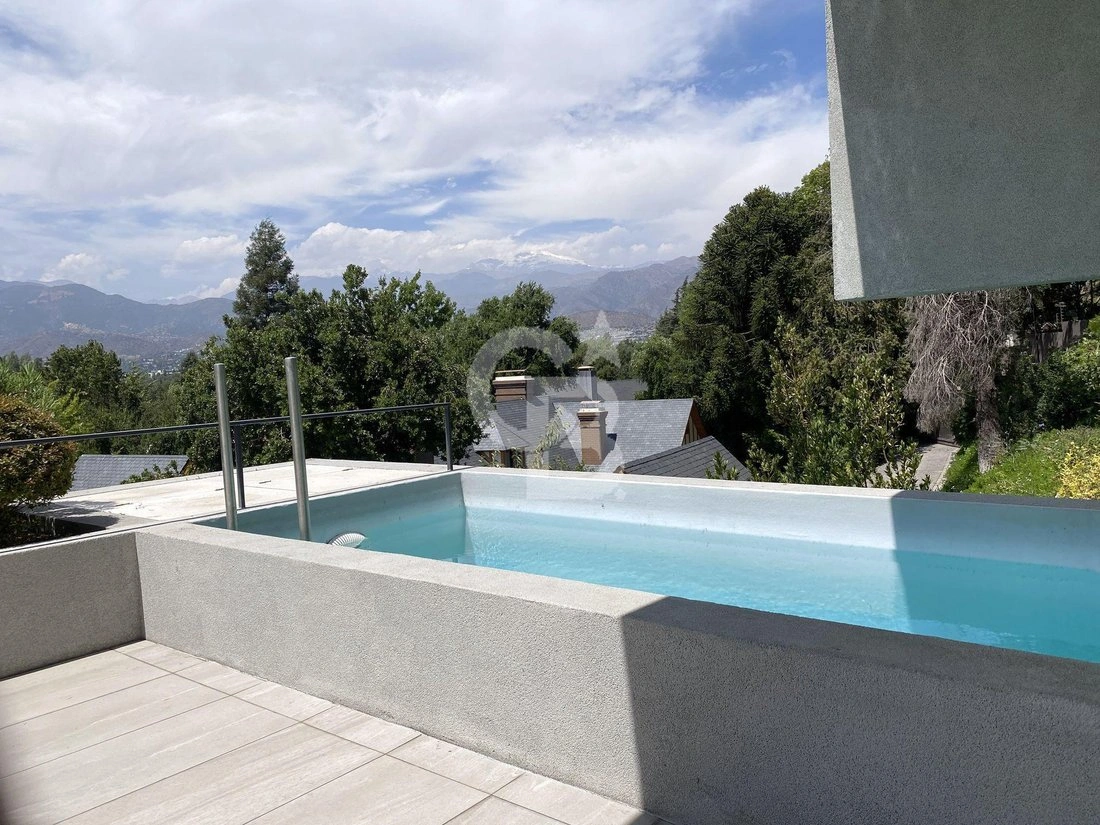 Квартира 4+1 с парковкой в Сантьяго, Чили